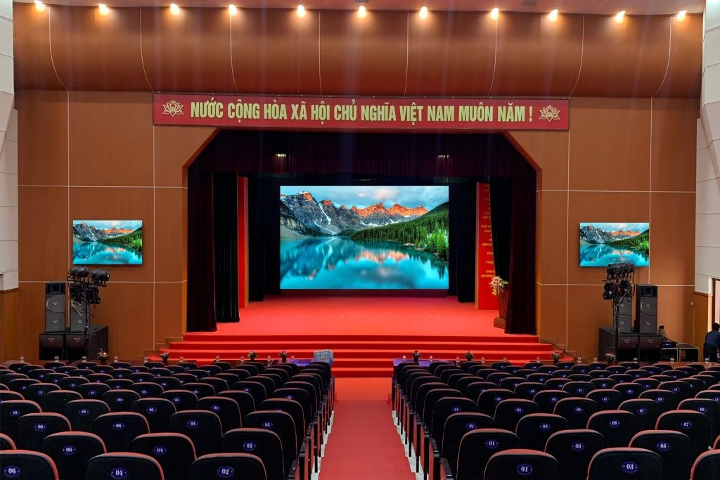 Màn Hình LED Trong Nhà 【 Ưu điểm 】 Tính năng 